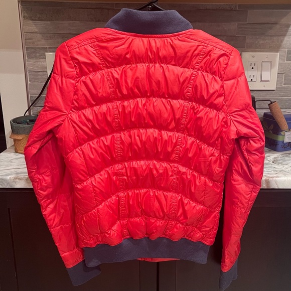 Athleta - Lightweight Puffer Jacket - Picture 4 of 5